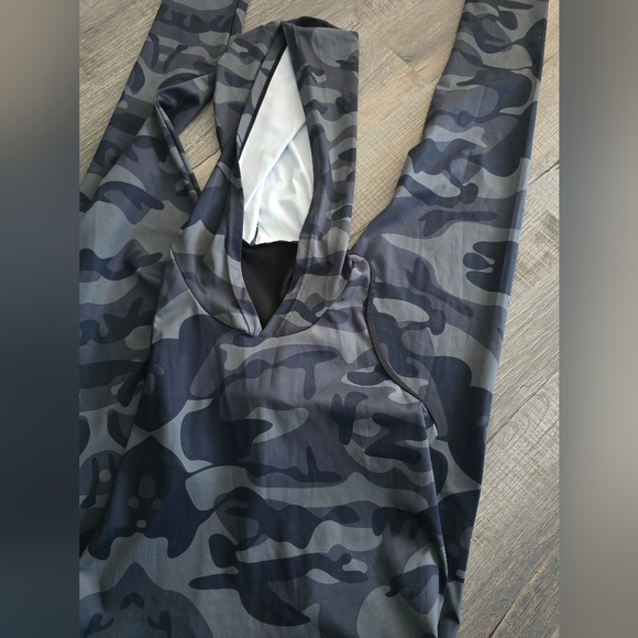 Jumpsuit - Picture 3 of 4